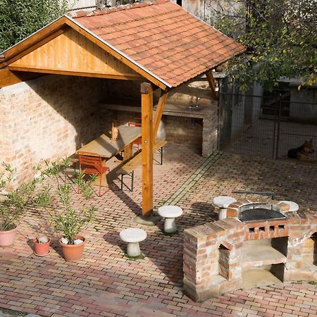 Tompos Vendeghaz Es Pince Hotel Villany Bagian luar foto