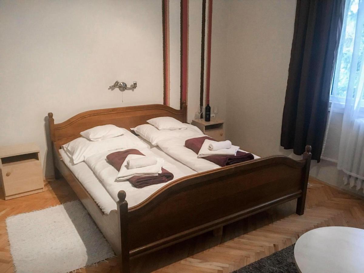 Tompos Vendeghaz Es Pince Hotel Villany Bagian luar foto